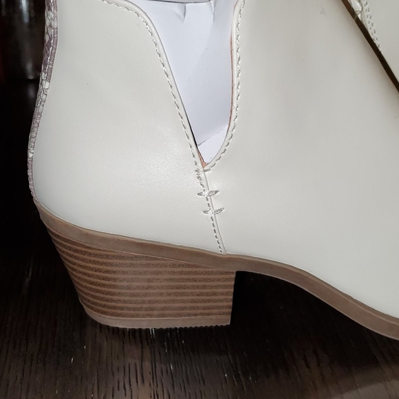 TIME AND TRU IVORY SNAKE TRIM 2/$24 - Picture 2 of 8